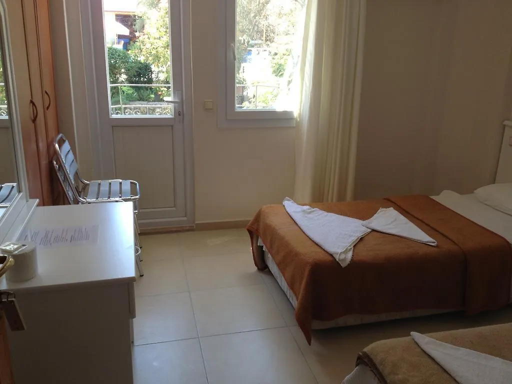 לינה וארוחת בוקר אולודניץ Gorkem Hotel & Apartments