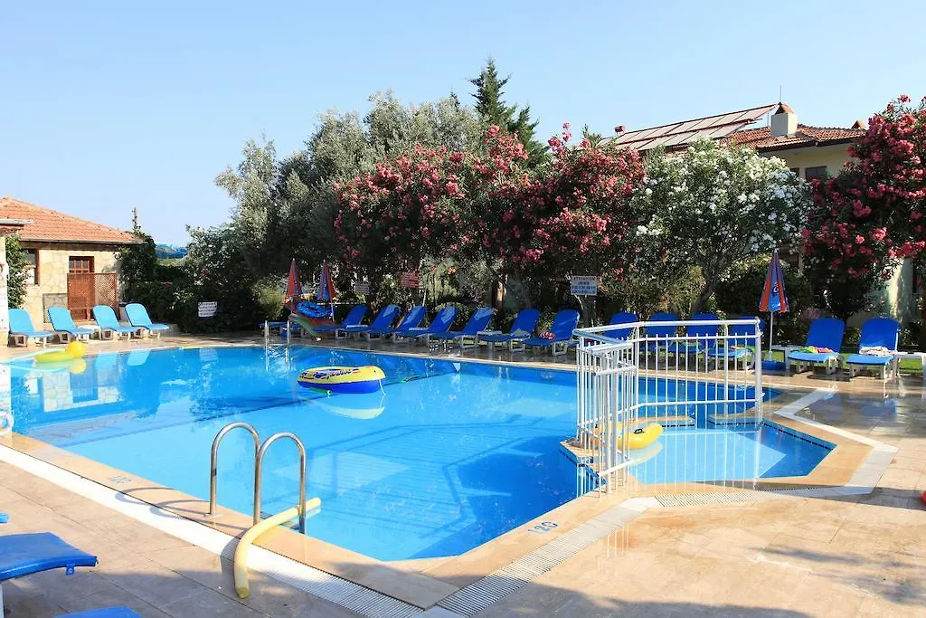 לינה וארוחת בוקר אולודניץ Gorkem Hotel & Apartments