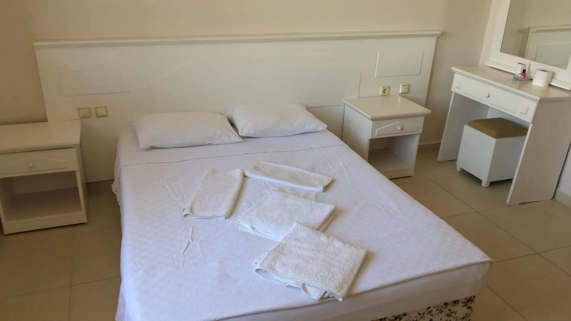 לינה וארוחת בוקר אולודניץ Gorkem Hotel & Apartments