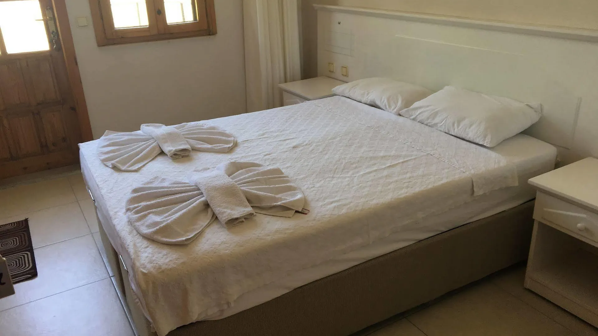 לינה וארוחת בוקר אולודניץ Gorkem Hotel & Apartments
